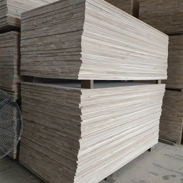 Lepljena plošča Radiata Pine